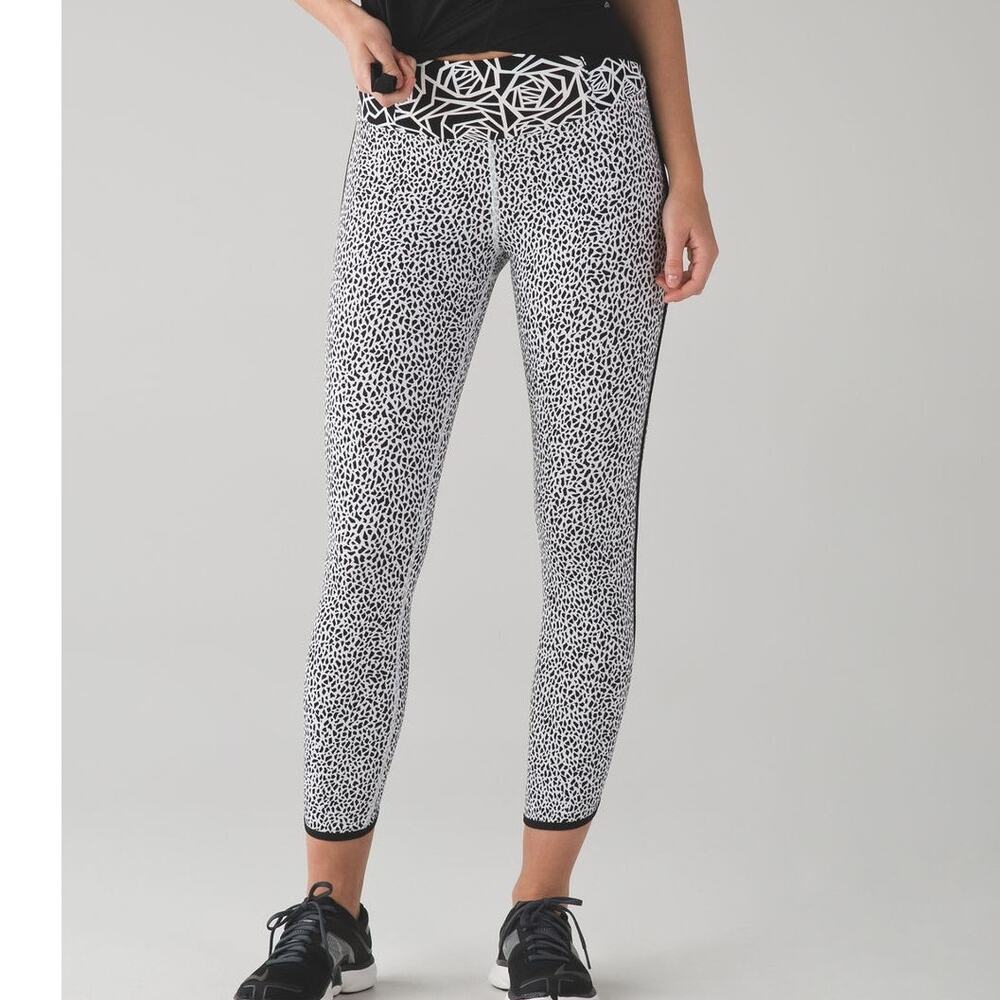 Lululemon Size 6 Real Quick Tight Miss Mosaic White / Posey Black White
